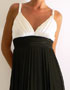 robe mi-longue plissée, noir et blanc satiné en location