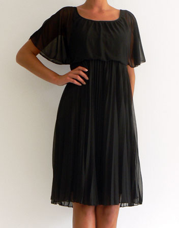 Robe plissée noire style vintage en location