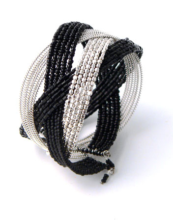 bracelet perles noir et blanc en location